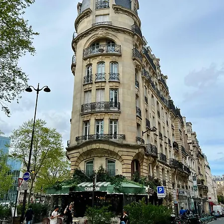 Spacious In Saint-germain-des-pres Apartamento París