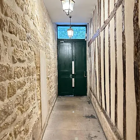 Spacious In Saint-germain-des-pres * Paříž